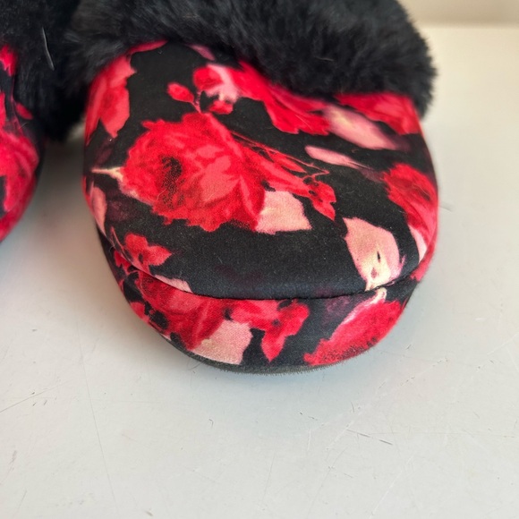 Victoria’s secret slippers, Closed Toe Slides Red and pink Florals Size M 7/8 - Picture 2 of 7
